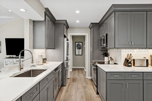 8 Windjammer Ct, Hilton Head Island, SC 29928