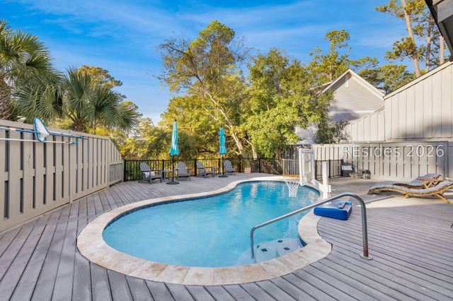 8 Windjammer Ct, Hilton Head Island, SC 29928
