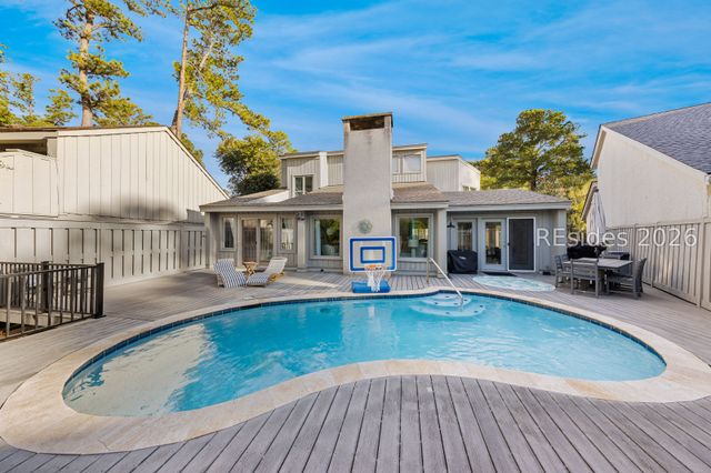 8 Windjammer Ct, Hilton Head Island, SC 29928