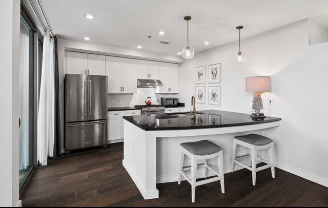 900 20th Ave S Apt 612, Nashville, TN 37212