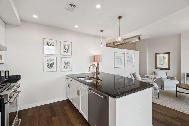 900 20th Ave S Apt 612, Nashville, TN 37212