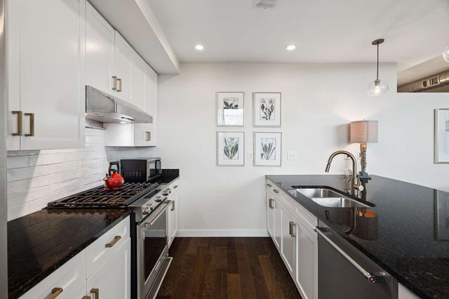 900 20th Ave S Apt 612, Nashville, TN 37212