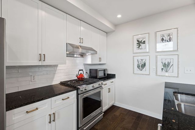 900 20th Ave S Apt 612, Nashville, TN 37212