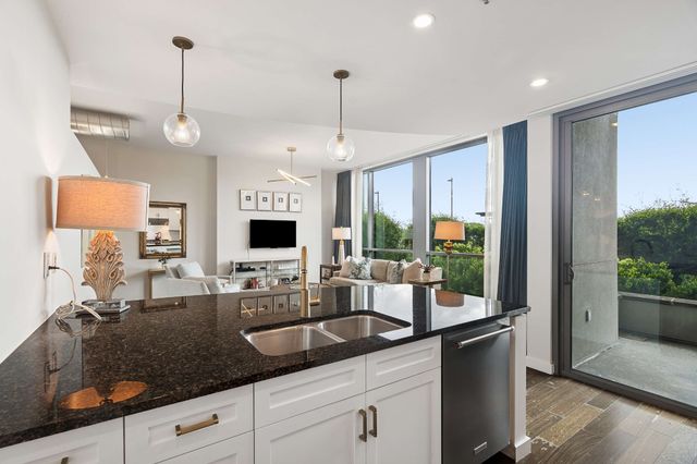 900 20th Ave S Apt 612, Nashville, TN 37212