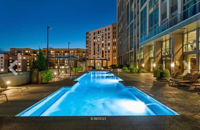 900 20th Ave S Apt 612, Nashville, TN 37212