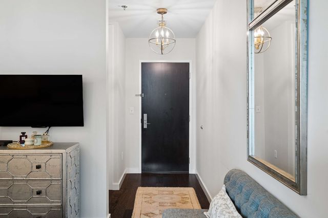 900 20th Ave S Apt 612, Nashville, TN 37212