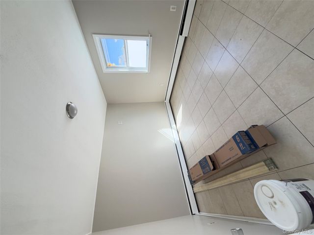 39 Alpine Lane, Hicksville, NY 11801