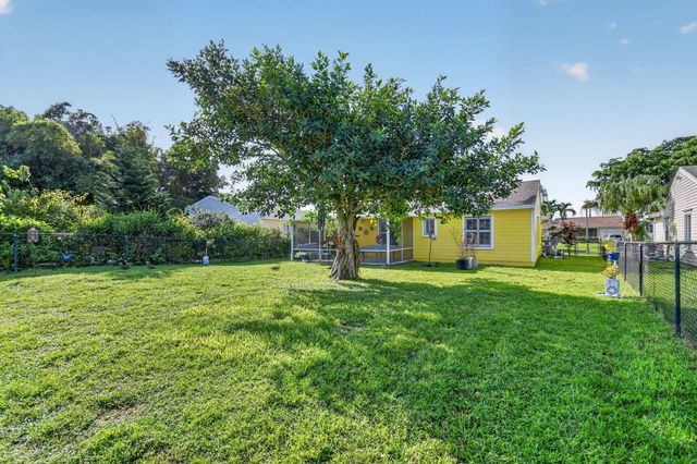 9099 Carma Drive, Boynton Beach, FL 33472