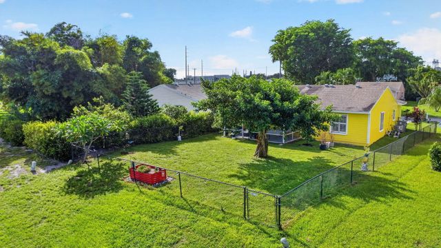 9099 Carma Drive, Boynton Beach, FL 33472