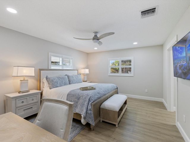 842 NOKOMIS AVENUE S, Venice, FL 34285