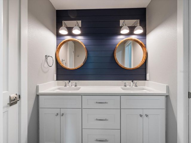 842 NOKOMIS AVENUE S, Venice, FL 34285