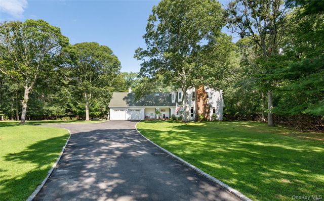 21 Bay Avenue W, Hampton Bays, NY 11946