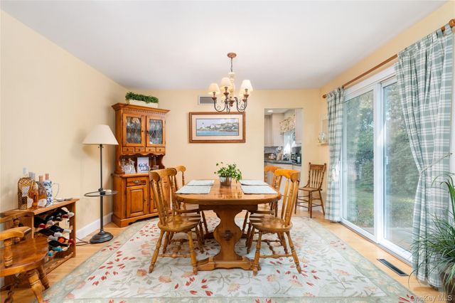 21 Bay Avenue W, Hampton Bays, NY 11946
