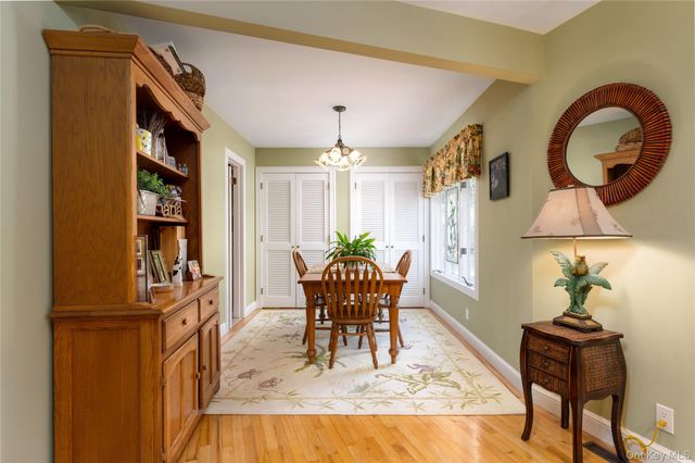 21 Bay Avenue W, Hampton Bays, NY 11946