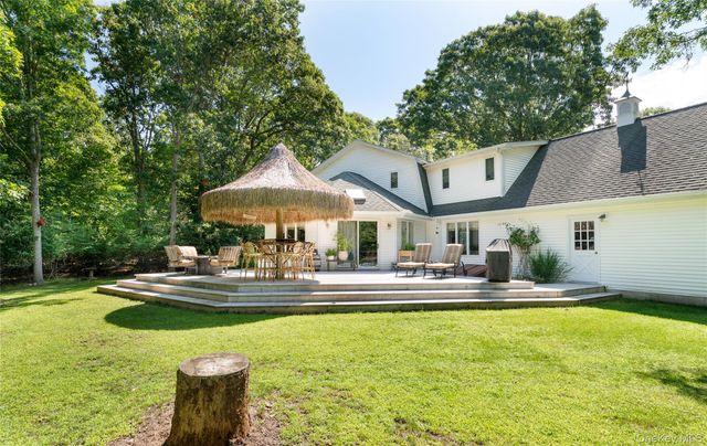21 Bay Avenue W, Hampton Bays, NY 11946