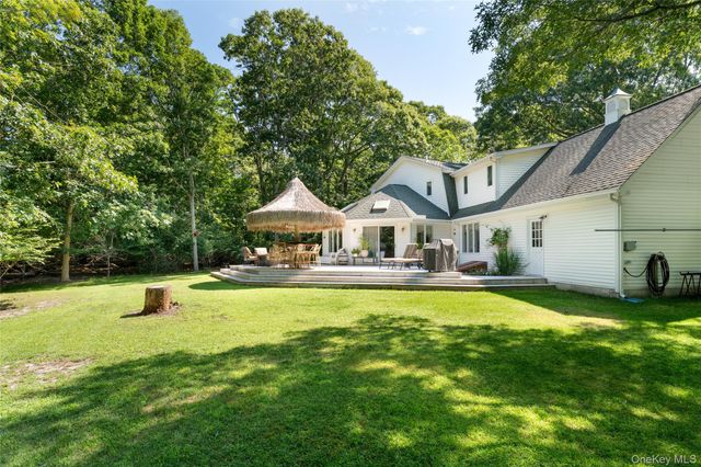 21 Bay Avenue W, Hampton Bays, NY 11946