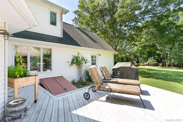 21 Bay Avenue W, Hampton Bays, NY 11946