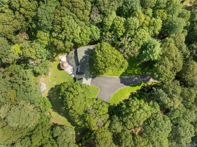 21 Bay Avenue W, Hampton Bays, NY 11946