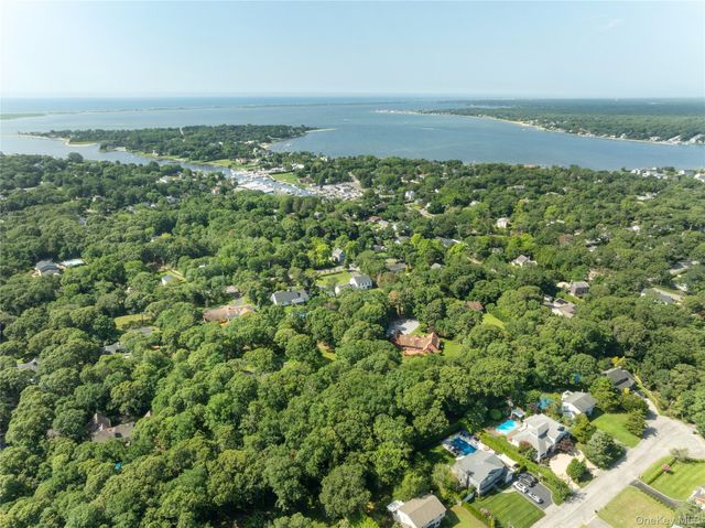 21 Bay Avenue W, Hampton Bays, NY 11946