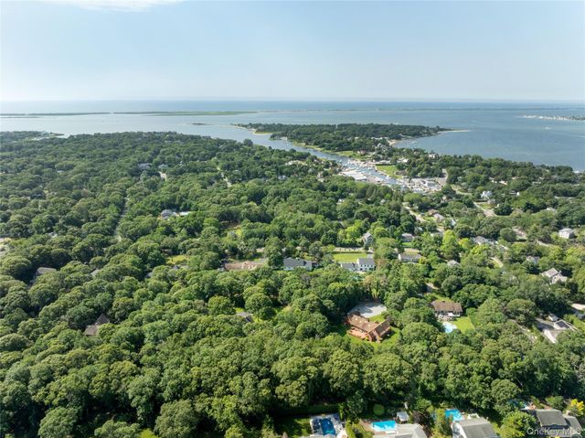 21 Bay Avenue W, Hampton Bays, NY 11946