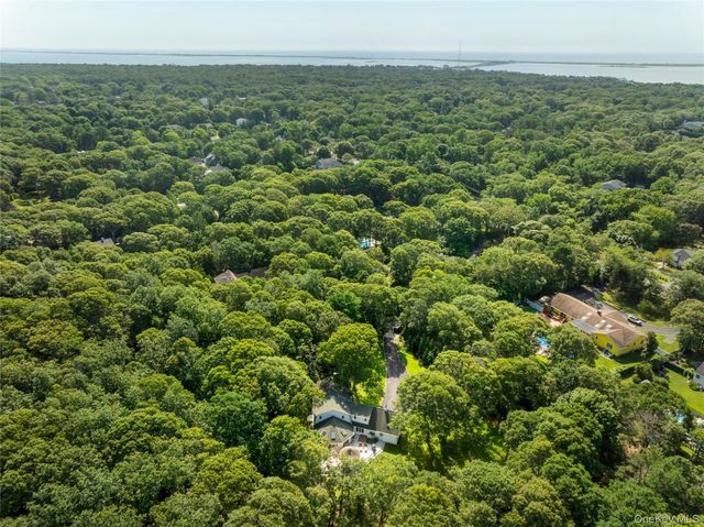 21 Bay Avenue W, Hampton Bays, NY 11946