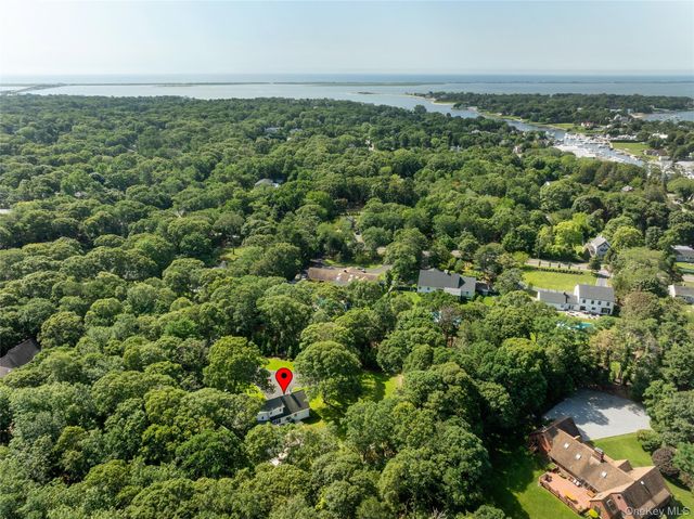 21 Bay Avenue W, Hampton Bays, NY 11946