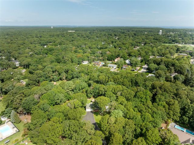 21 Bay Avenue W, Hampton Bays, NY 11946
