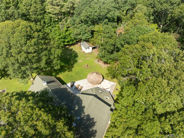 21 Bay Avenue W, Hampton Bays, NY 11946