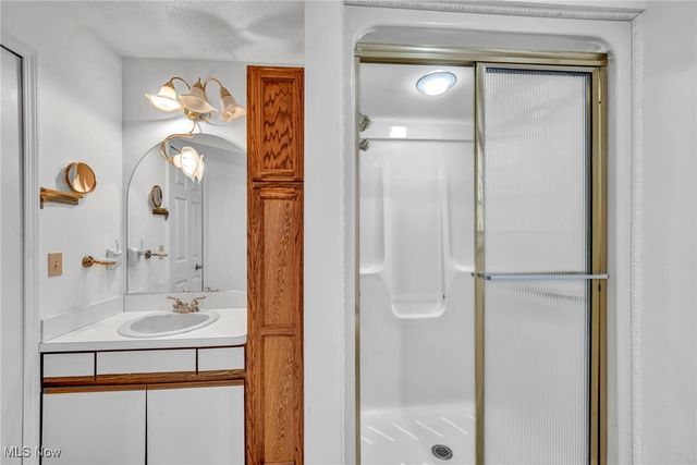 17922 Cambridge Oval, Strongsville, OH 44136