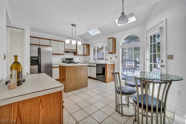 17922 Cambridge Oval, Strongsville, OH 44136