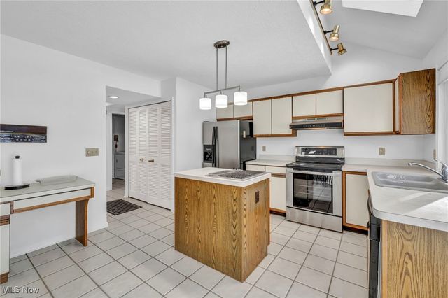 17922 Cambridge Oval, Strongsville, OH 44136