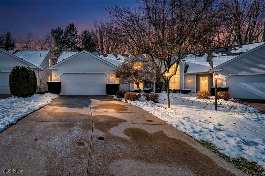 17922 Cambridge Oval, Strongsville, OH 44136