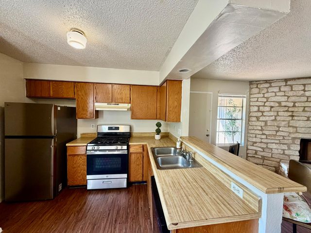 402 Hedgewood DR C, Georgetown, TX 78628