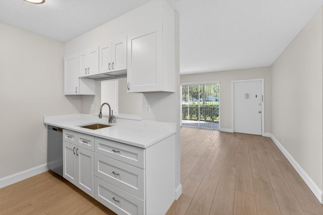 6392 Chasewood Drive B, Jupiter, FL 33458