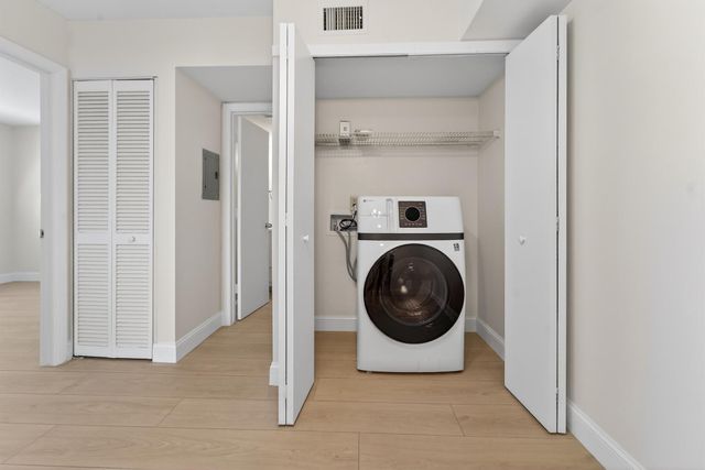 6392 Chasewood Drive B, Jupiter, FL 33458