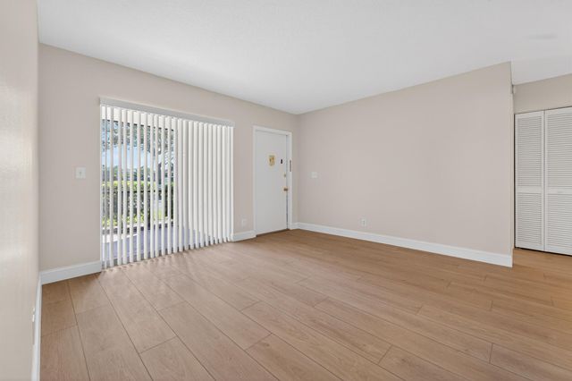 6392 Chasewood Drive B, Jupiter, FL 33458