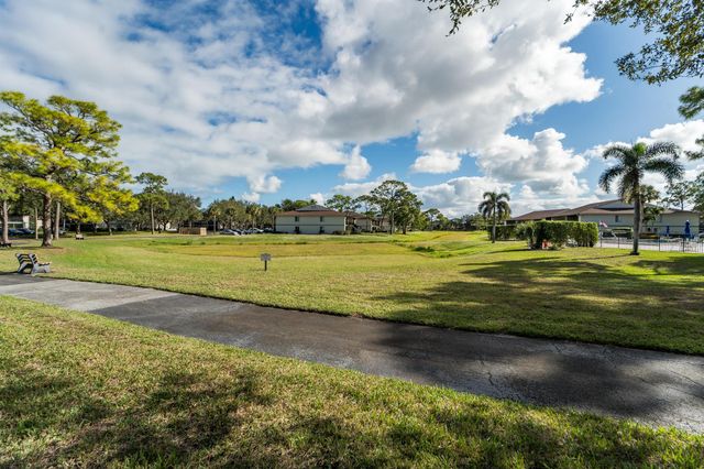 6392 Chasewood Drive B, Jupiter, FL 33458