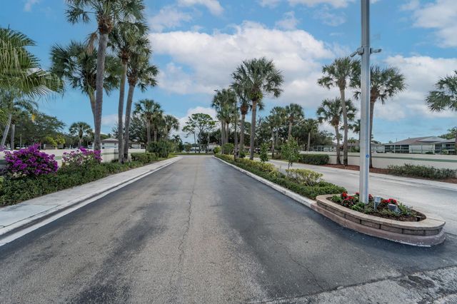 6392 Chasewood Drive B, Jupiter, FL 33458