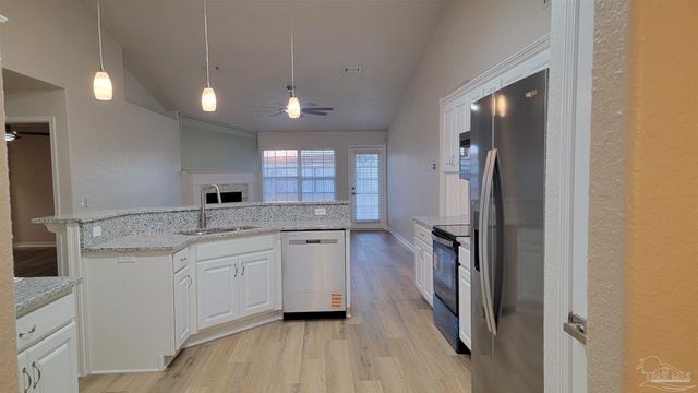 1996 Joshua Dr, Cantonment, FL 32533