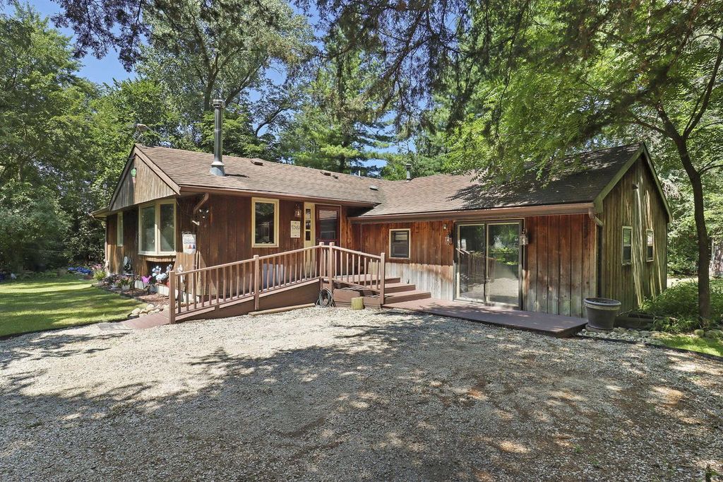 N7083 Evergreen LANE, Elkhorn, WI 53121