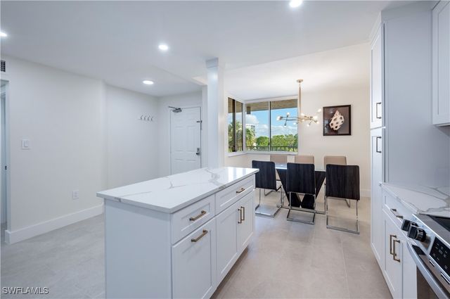 11118 Gulfshore 203, Naples, FL 34108