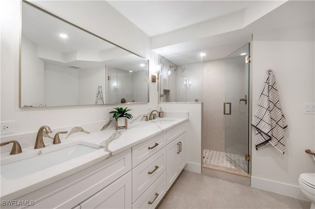 11118 Gulfshore 203, Naples, FL 34108