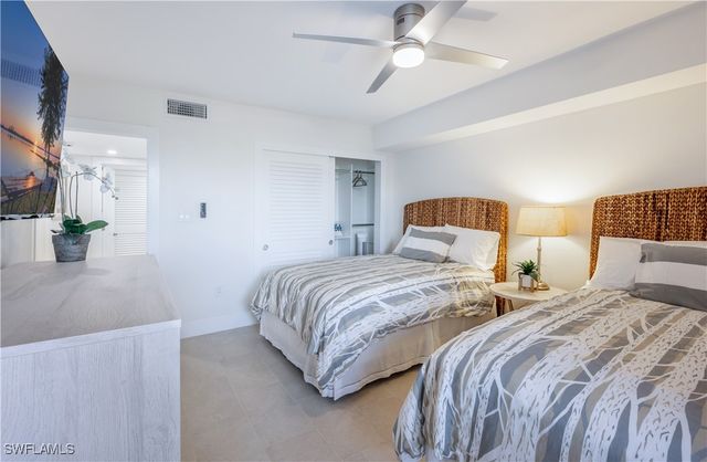 11118 Gulfshore 203, Naples, FL 34108