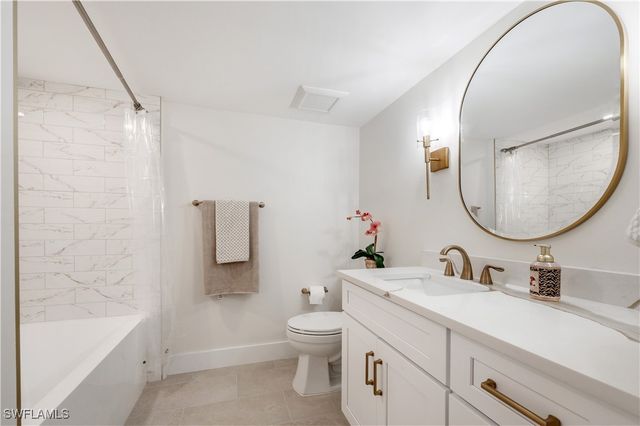 11118 Gulfshore 203, Naples, FL 34108