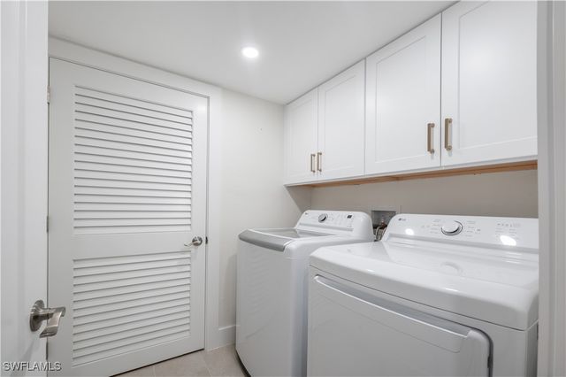 11118 Gulfshore 203, Naples, FL 34108