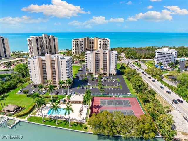 11118 Gulfshore 203, Naples, FL 34108