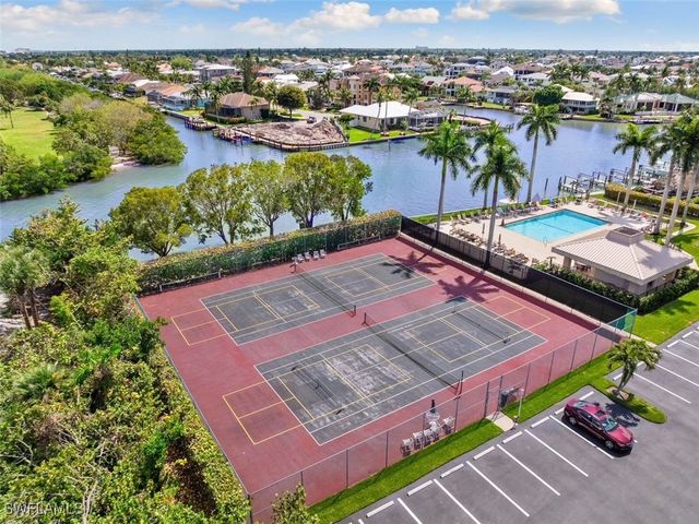 11118 Gulfshore 203, Naples, FL 34108