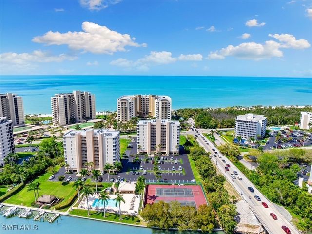 11118 Gulfshore 203, Naples, FL 34108