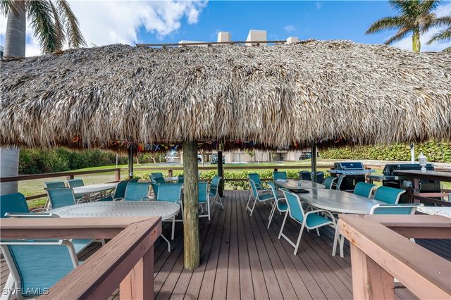 11118 Gulfshore 203, Naples, FL 34108