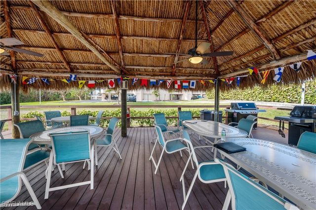 11118 Gulfshore 203, Naples, FL 34108